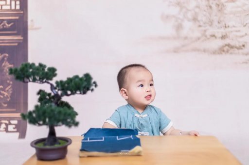 聊城怀孕肚子中间凹两边凸